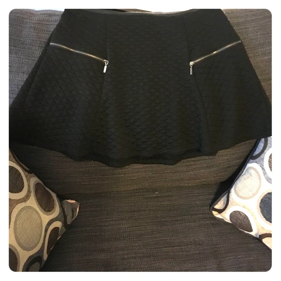🎀Sassy Mini Skirt w/zipper decor🎀