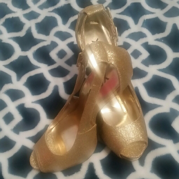 Cute glittery XOXO Heels