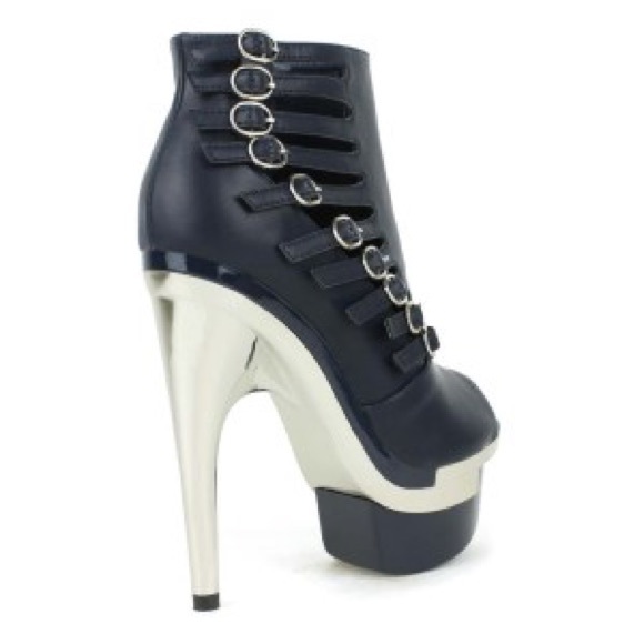 螺SALE!!Black Strappy Peep Toe Boot with Metal Heel - Picture 2 of 3