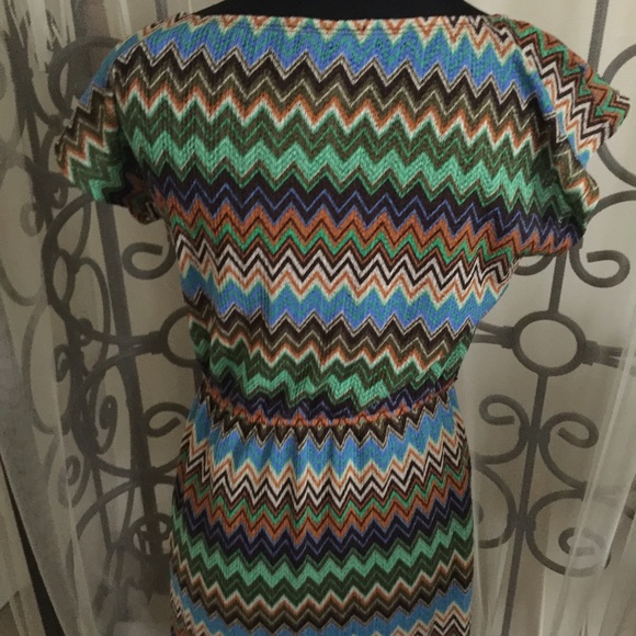 Sweet and sassy cinch waist midi dress...size 4 - Picture 2 of 4