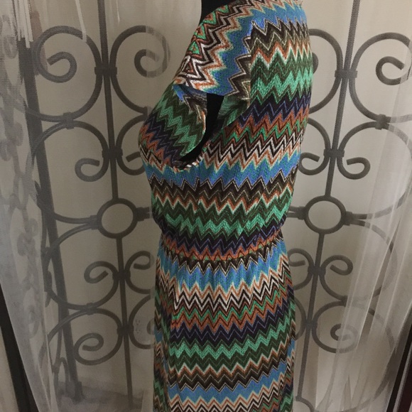 Sweet and sassy cinch waist midi dress...size 4 - Picture 3 of 4