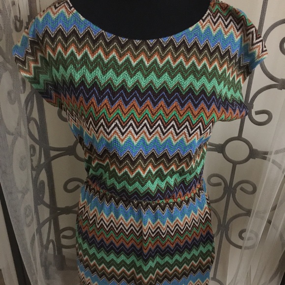 Sweet and sassy cinch waist midi dress...size 4 - Picture 4 of 4