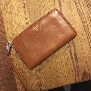 Fossil wristlet wallet