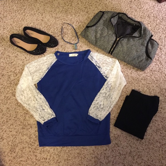 Tops - 🎉HP 2/21🎉Lace Baseball Sleeve Top⚾️