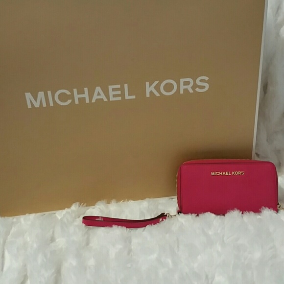 MICHAEL Michael Kors Multifunction Wristlet Wallet