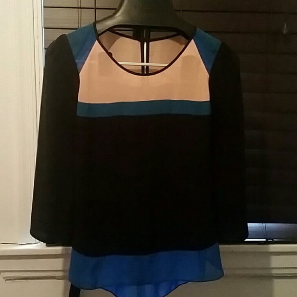 BCBGMaxAzria Tops - BCBG MAX AZRIA top