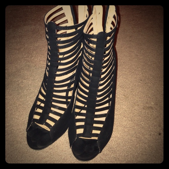 Black caged wedges