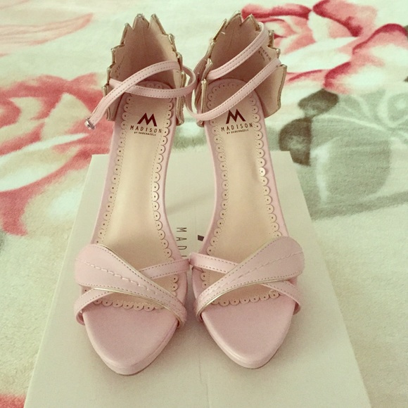 MADISON by SHOEDAZZLE Steffie Peachskin Heels