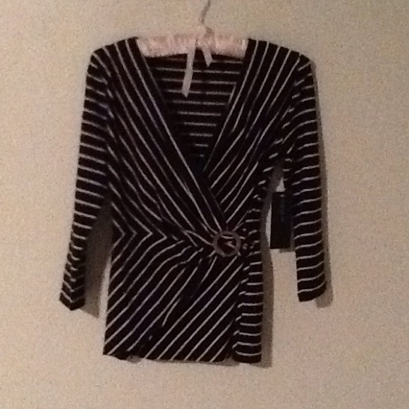Jones New York cross over top. Long sleeves. NWT.