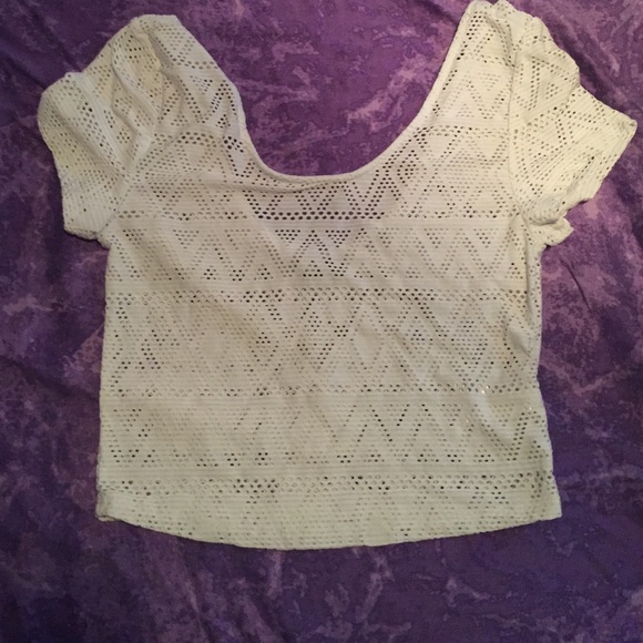White short sleeve crop top