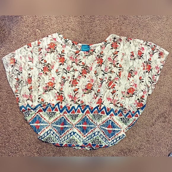 ❕FINAL MARKDOWN❕Floral & Aztec print Top - Picture 2 of 3