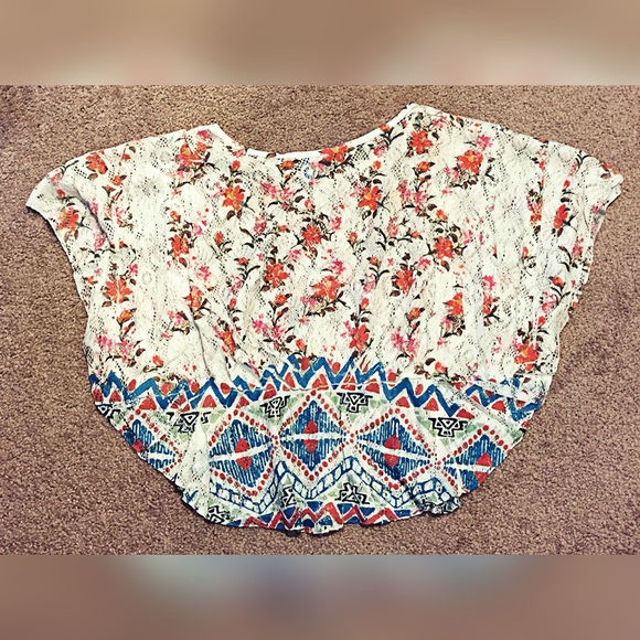 ❕FINAL MARKDOWN❕Floral & Aztec print Top - Picture 3 of 3