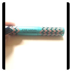 Travel size Josie Maran mascara