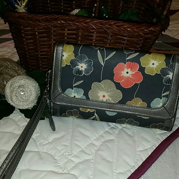 Flower Print Wallet Wristlet