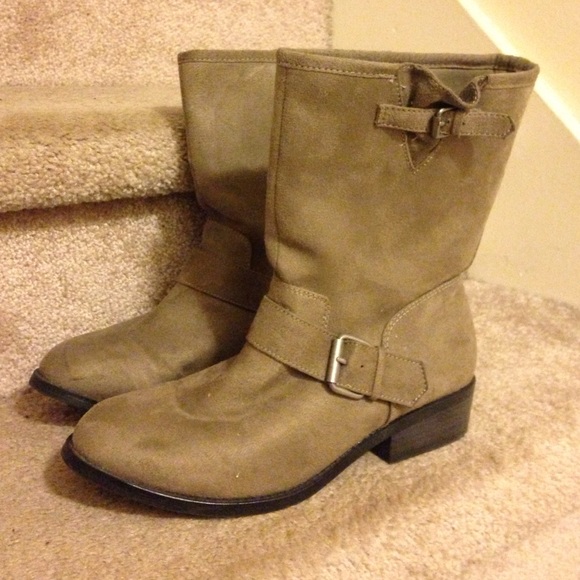 Short boots