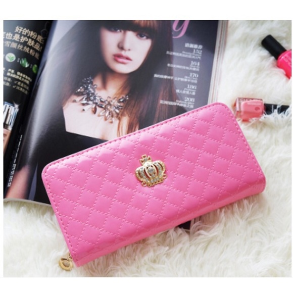 NWT! Pink Quilted Crown Emblem Wallet