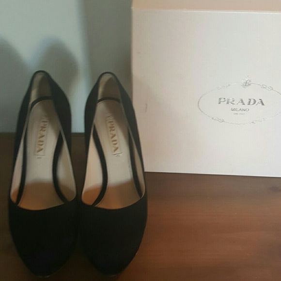Prada pumps original packaging