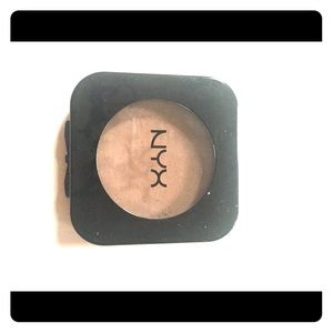 Nyx blush in taupe