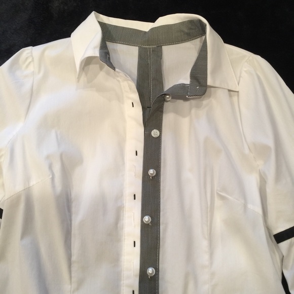 White button-down shirt with bell-shaped sleeves - Picture 2 of 4