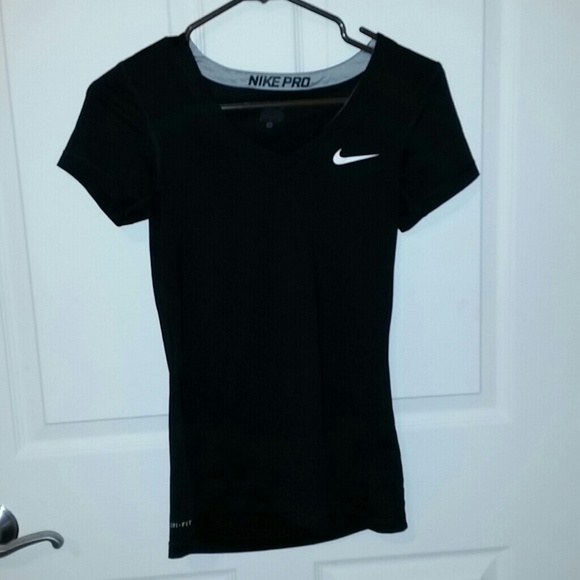 NWOT BLACK NIKE DRI FIT TEE