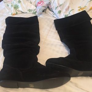 Black slouchy boots