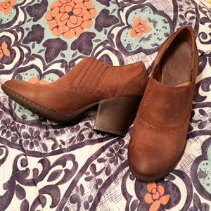 Size 8 chocolate booties by Born