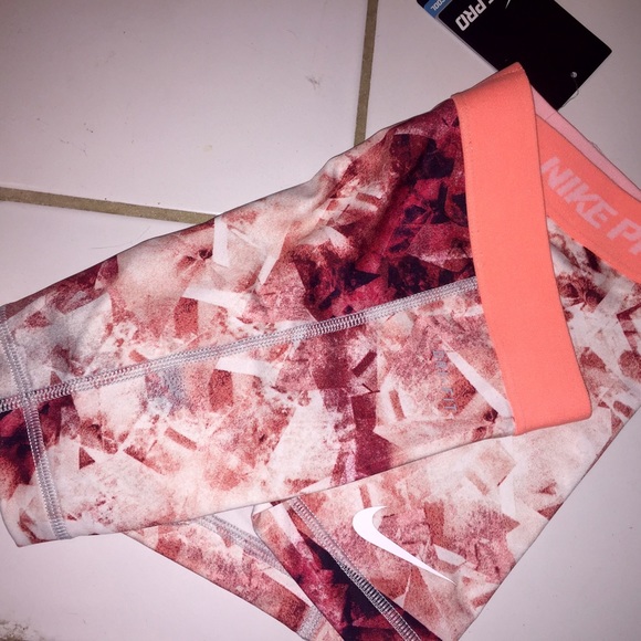 💗Nike Pro Glass Rose Super Rare💗 - Picture 3 of 3