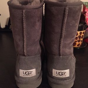 women's uggs short classic, excellent condition