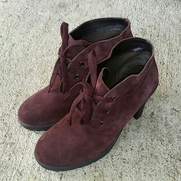 Aerosoles Ruffalo Wing Suede Ankle Boots