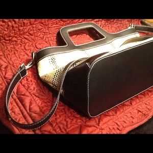 Preston & York Black & Tan Weave Shoulderbag