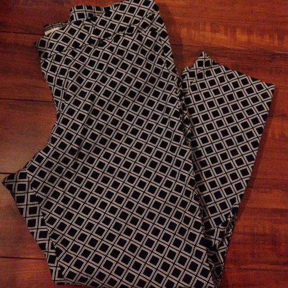 Old Navy Pants - Ankle black and white pants