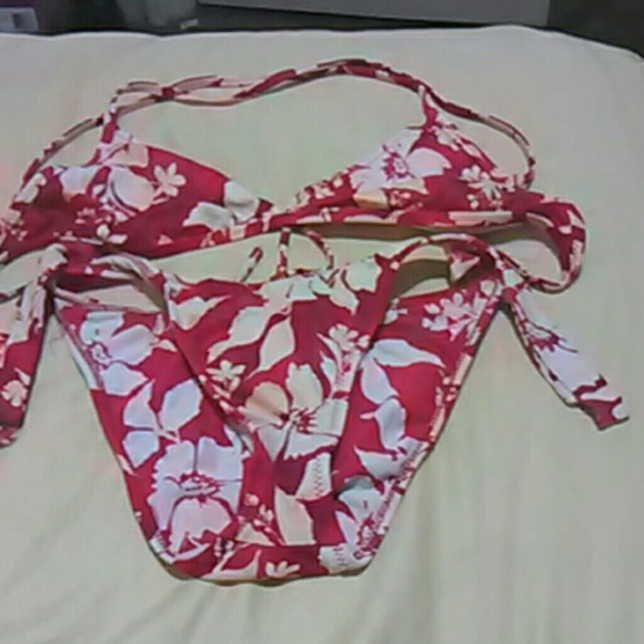 Bikini - Picture 2 of 3