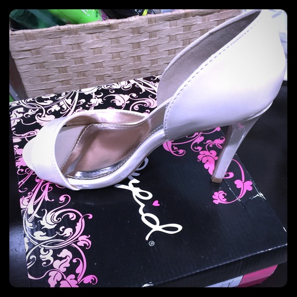 Tan pumps !