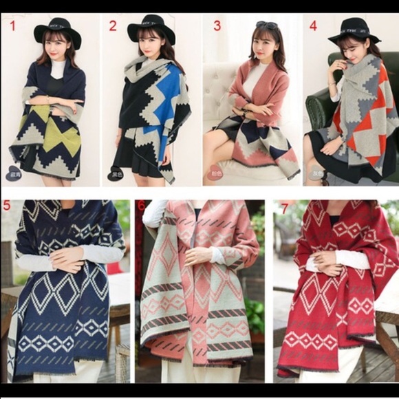 Blue geometrical Scarf Wear both ways - Picture 4 of 4