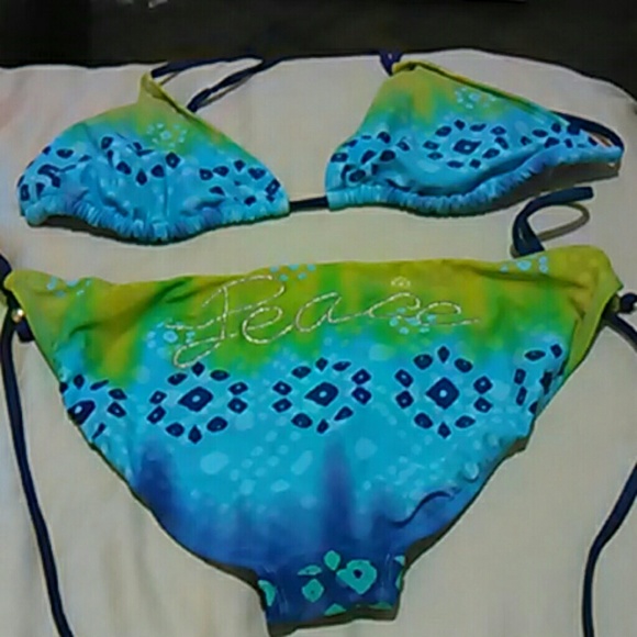 Bikini - Picture 2 of 3
