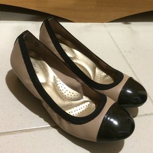 Nude and black 1" wedge