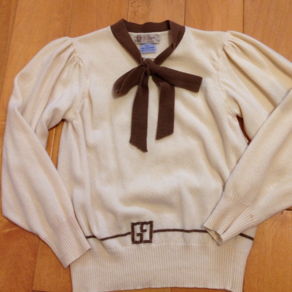 Gucci Vintage Cashmere sweater GG super cute!!