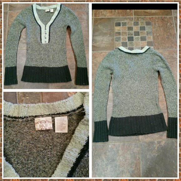 BKE Sweater size Medium