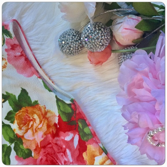 ROSA FIT MULTI COLOR FLORAL ROSE DRESS - Picture 4 of 5