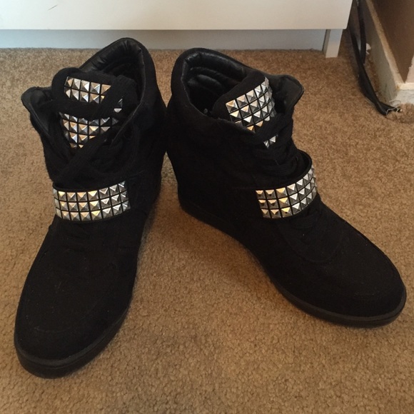 Black wedge sneakers size 8