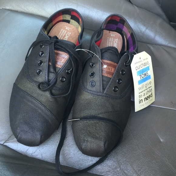 TOMS Shoes - Toms new size 8