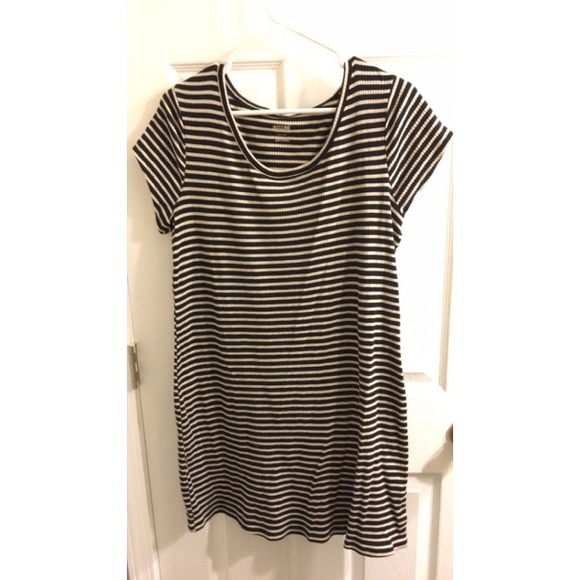black and white tshirt dress