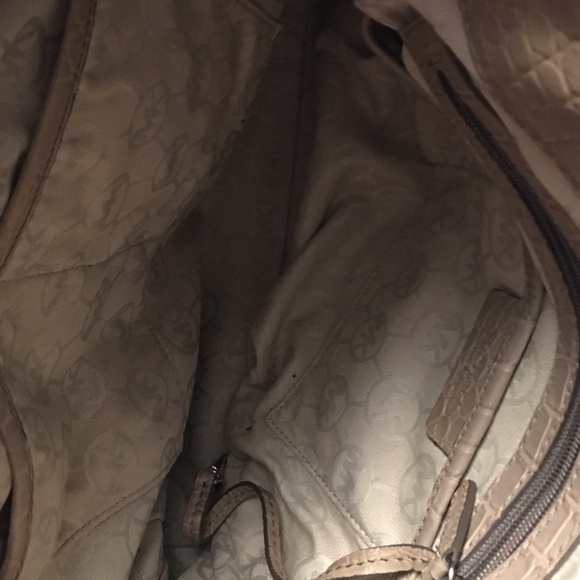 Michael Kors Hamilton Croc Embossed Tan Tote - Picture 3 of 3