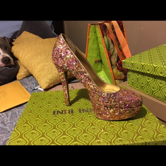 Heels - Picture 2 of 2