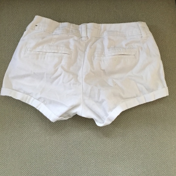 NEW Abercrombie & Fitch White Khaki Shorts - Picture 2 of 4