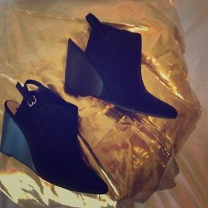 ⚡️FLASH SALE⚡️Black Faux Suede Open Ankle Bootie