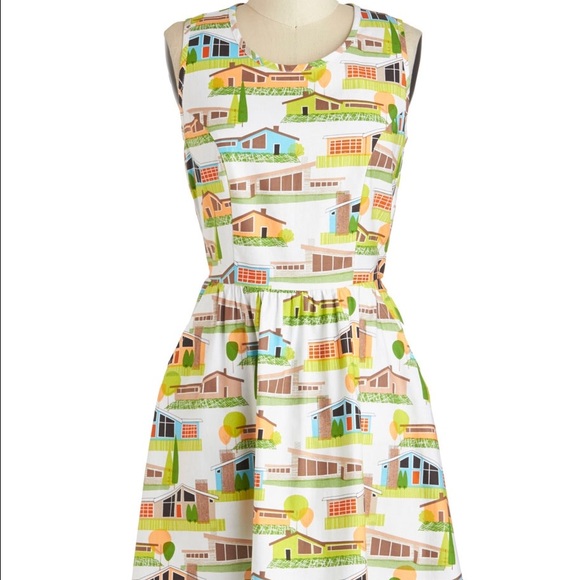The Lady Brunch dress in houses