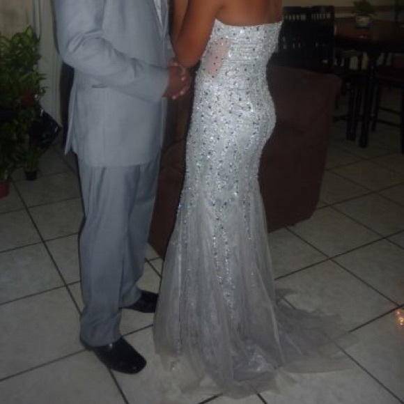 Prom dress - Picture 2 of 3