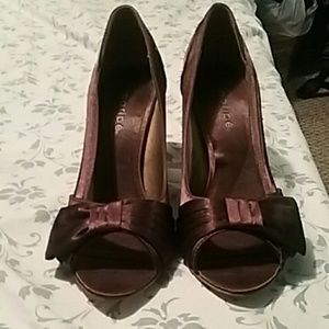 🎉SaLe🎉 Super cute shiny brown heels