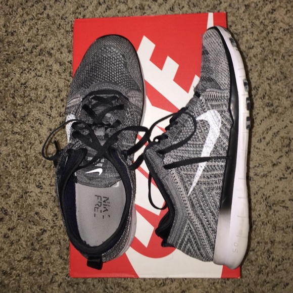 NIKE FREE TR FLYKNIT